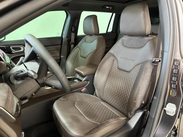 Foto do veículo JEEP COMMANDER  OVR TD380 2022 10.435 KM 223.900,00