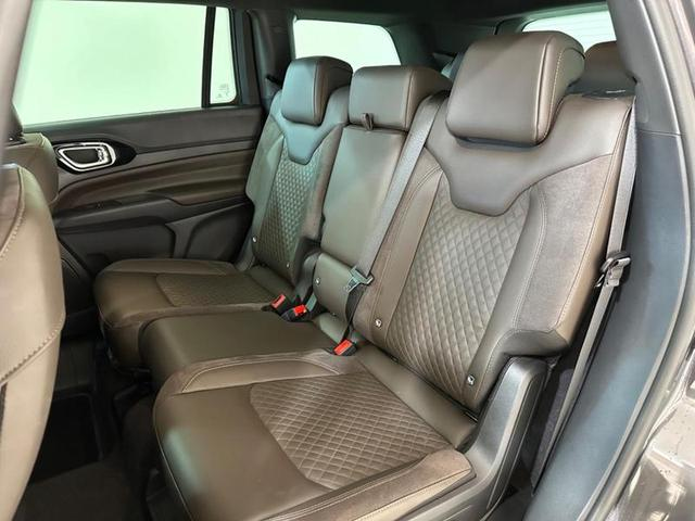 Foto do veículo JEEP COMMANDER  OVR TD380 2022 10.435 KM 223.900,00