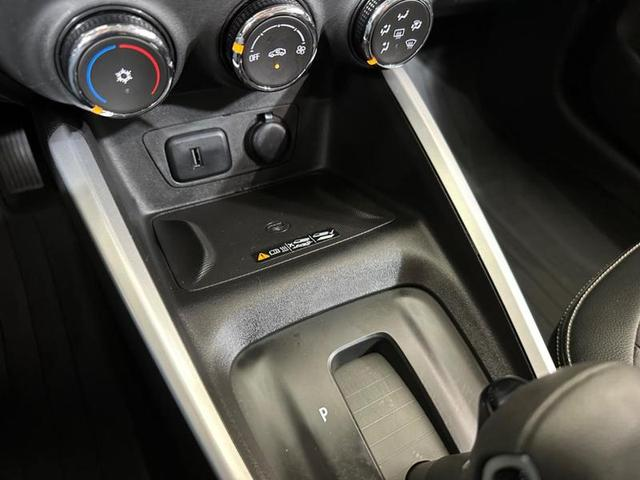 Foto do veículo CHEVROLET ONIX  10TAT PR1 2020 25.750 KM 84.900,00