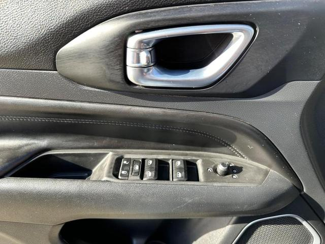 Foto do veículo JEEP COMPASS  LONG TF 2022 57.280 KM 129.900,00