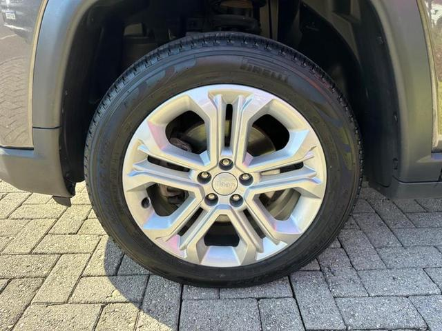 Foto do veículo JEEP COMPASS  LONG TF 2022 57.280 KM 129.900,00