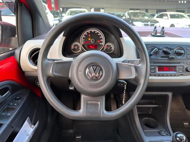 Foto do veículo VOLKSWAGEN UP  TRACK 1.0 12V 5P 2017 50.000 KM 49.900,00