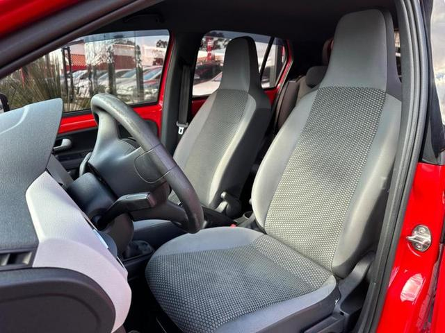 Foto do veículo VOLKSWAGEN UP  TRACK 1.0 12V 5P 2017 50.000 KM 49.900,00