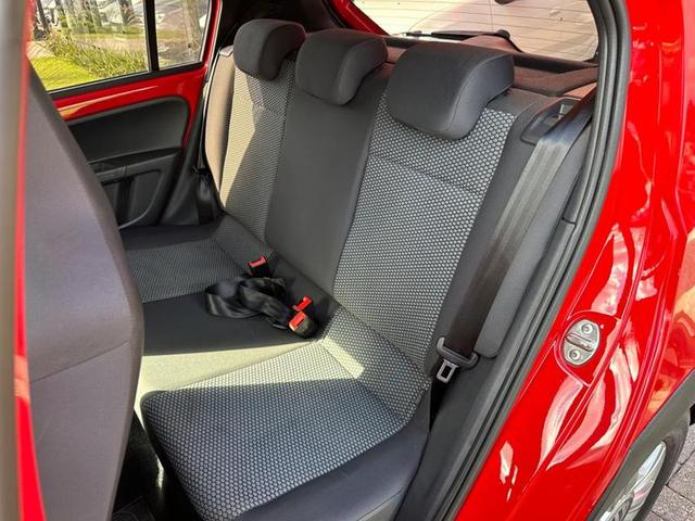 Foto do veículo VOLKSWAGEN UP  TRACK 1.0 12V 5P 2017 50.000 KM 49.900,00