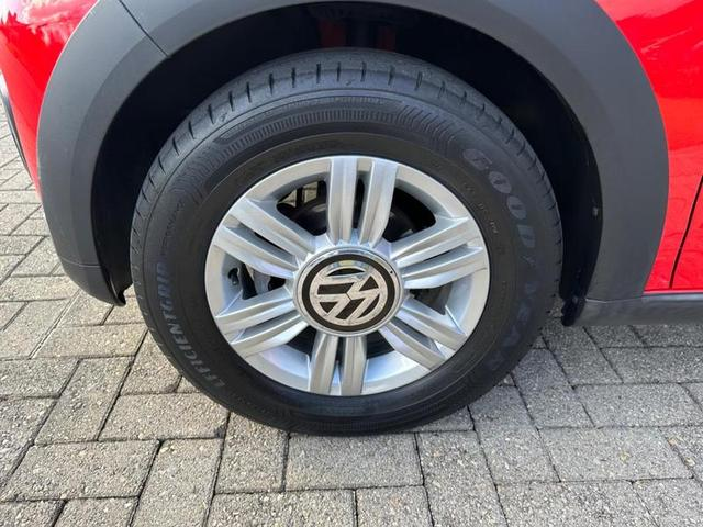 Foto do veículo VOLKSWAGEN UP  TRACK 1.0 12V 5P 2017 50.000 KM 49.900,00