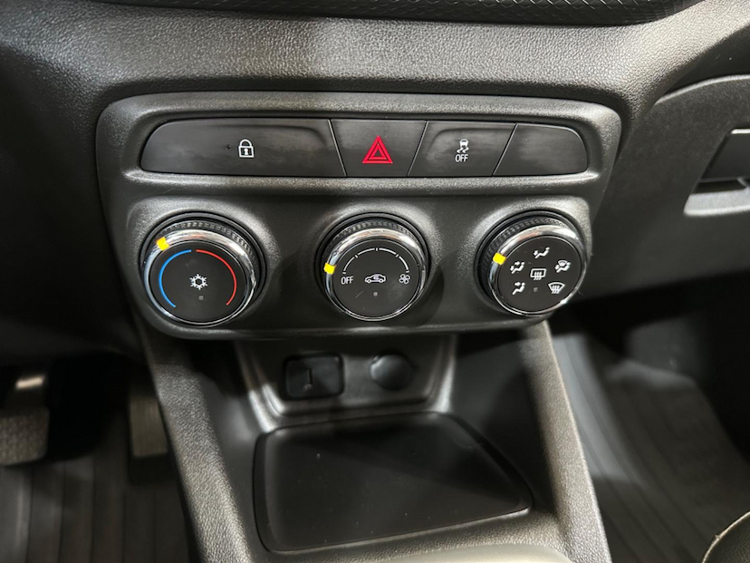 Foto do veículo CHEVROLET TRACKER  T A LTZ 2023 38.825 KM 109.900,00