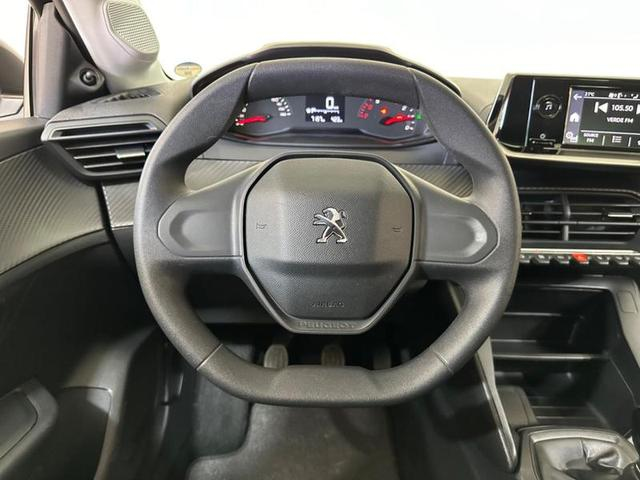 Foto do veículo PEUGEOT 208  LIKE MT 2023 7.100 KM 68.900,00
