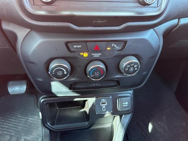 Foto do veículo JEEP RENEGADE  SPORT 2021 28.803 KM 88.900,00