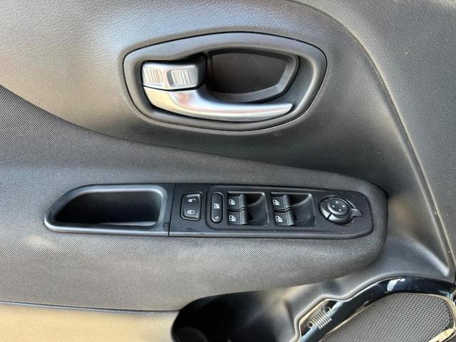 Foto do veículo JEEP RENEGADE  SPORT 2021 28.803 KM 88.900,00