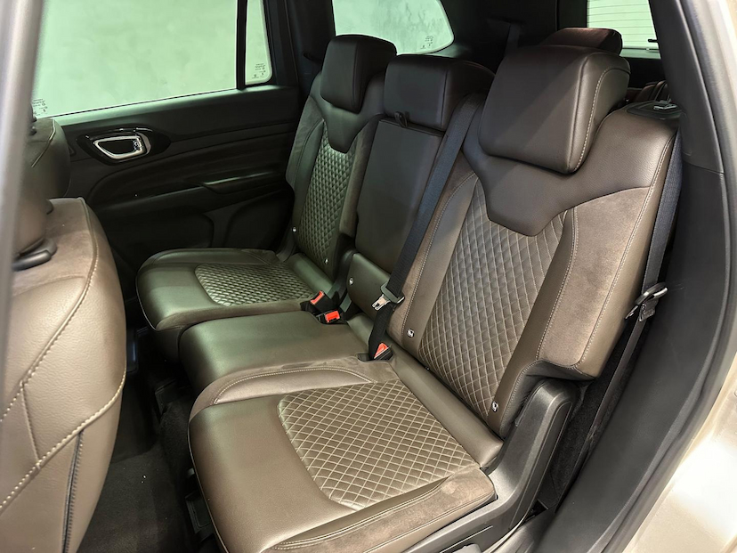 Foto do veículo JEEP COMMANDER  OVR TD380 2022 56.955 KM 188.900,00