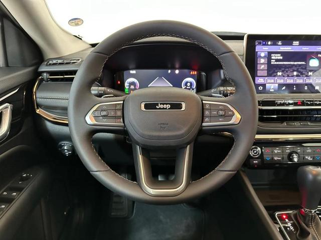 Foto do veículo JEEP COMPASS  LIMITED TD 2022 60 KM 182.900,00