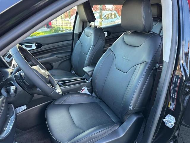 Foto do veículo JEEP COMPASS  LIMITED TF 2023 100 KM 175.900,00