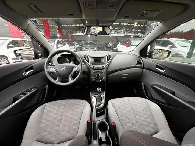 Foto do veículo HYUNDAI HB20S  1.6 A COMF 2016 51.298 KM 67.900,00