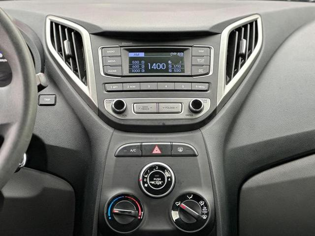 Foto do veículo HYUNDAI HB20S  1.6 A COMF 2016 51.298 KM 67.900,00