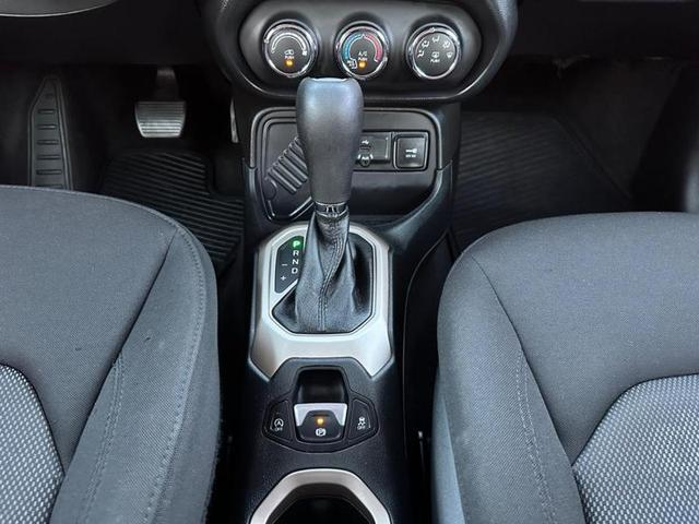 Foto do veículo JEEP RENEGADE  1.8 16V FLEX SPORT 4P AUTOMÁTICO 2017 75.500 KM 72.900,00
