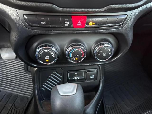 Foto do veículo JEEP RENEGADE  1.8 16V FLEX SPORT 4P AUTOMÁTICO 2017 75.500 KM 72.900,00