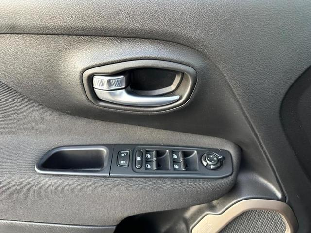 Foto do veículo JEEP RENEGADE  1.8 16V FLEX SPORT 4P AUTOMÁTICO 2017 75.500 KM 72.900,00