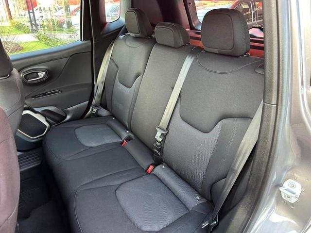 Foto do veículo JEEP RENEGADE  1.8 16V FLEX SPORT 4P AUTOMÁTICO 2017 75.500 KM 72.900,00