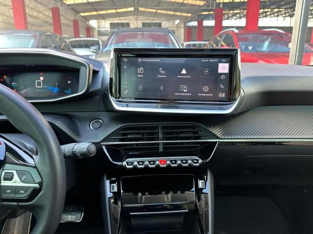 Foto do veículo PEUGEOT 208  1.6 GRIFFE 16V FLEX 4P AUTOMATICO 2023 29.000 KM 92.900,00