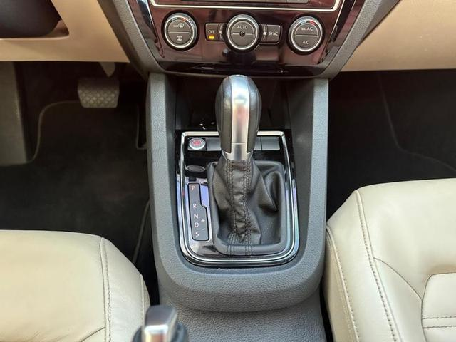 Foto do veículo VOLKSWAGEN JETTA  2.0 TSI HIGHLINE 211CV GASOLINA 4P TIPTRONIC 2017 94.570 KM 106.900,00