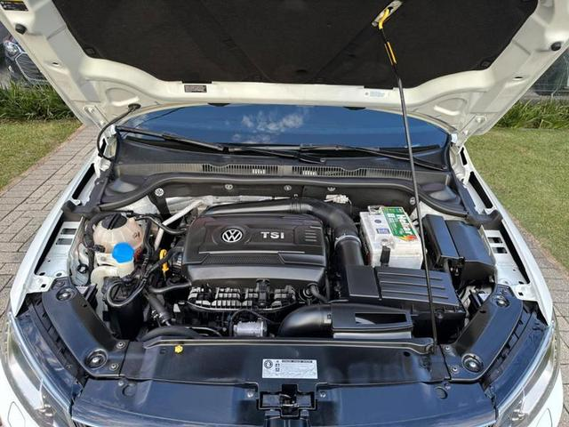 Foto do veículo VOLKSWAGEN JETTA  2.0 TSI HIGHLINE 211CV GASOLINA 4P TIPTRONIC 2017 94.570 KM 106.900,00