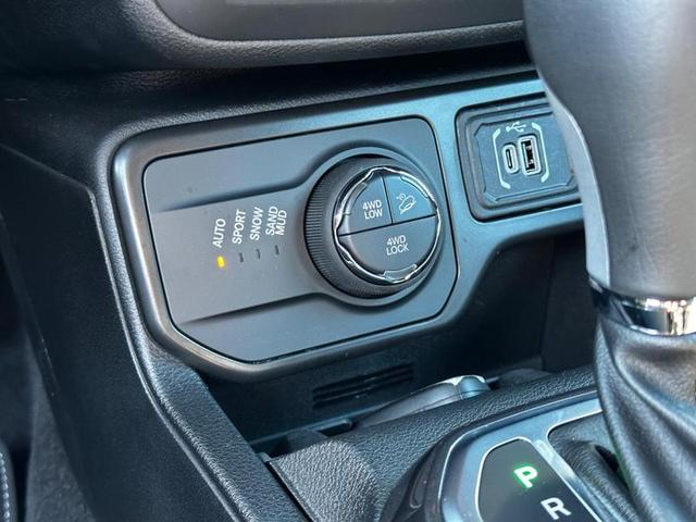 Foto do veículo JEEP RENEGADE  S T2704X4T 2024 47 KM 152.900,00
