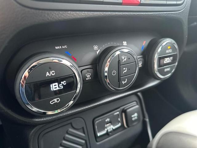 Foto do veículo JEEP RENEGADE  LONGITUDE 4X2 AUTOMATICO FLEX 2016 71.592 KM 71.900,00