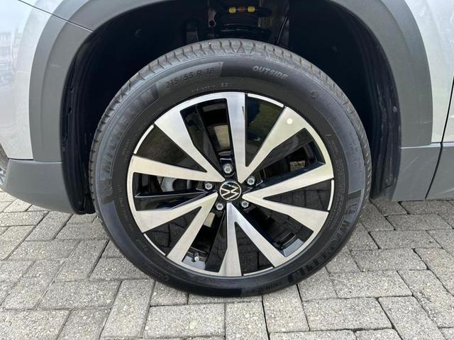 Foto do veículo VOLKSWAGEN TAOS  CL TSI AE 2023 9.121 KM 159.900,00