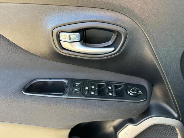 Foto do veículo JEEP RENEGADE  1.8 16V FLEX LONGITUDE 4P AUTOMATICO 2016 68.427 KM 71.900,00