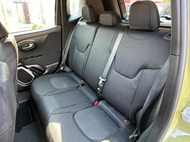 Foto do veículo JEEP RENEGADE  1.8 16V FLEX LONGITUDE 4P AUTOMATICO 2016 68.427 KM 71.900,00