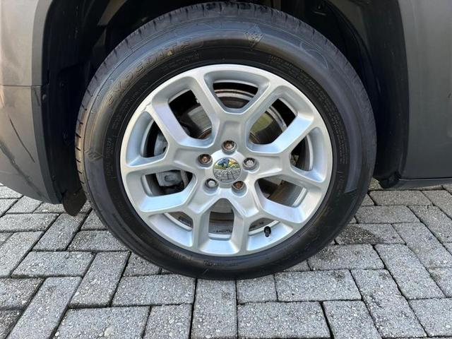Foto do veículo JEEP RENEGADE  1.8 16V FLEX LONGITUDE 4P AUTOMATICO 2016 68.427 KM 71.900,00