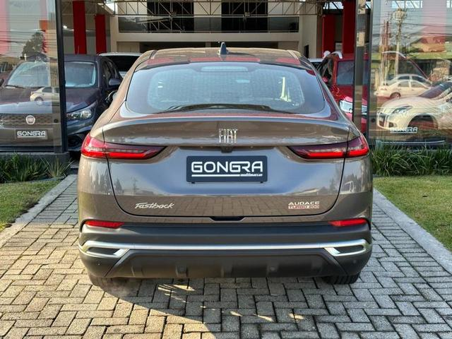Foto do veículo FIAT FASTBACK  AUDACE TURBO 200 FLEX AT 4P 2023 5.198 KM 116.900,00