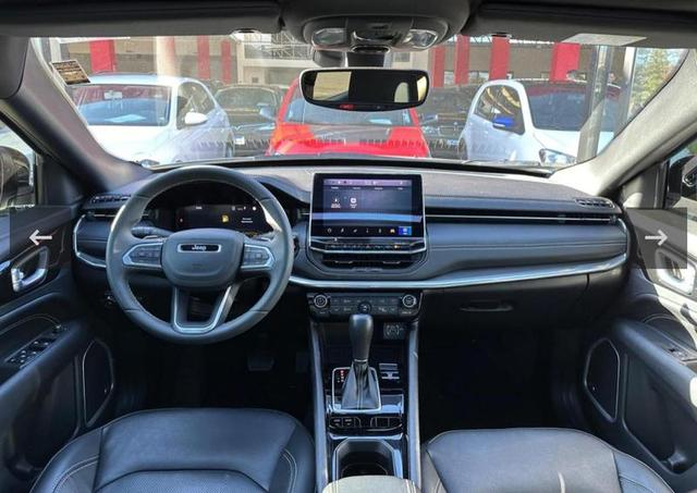 Foto do veículo JEEP COMPASS  SERIE S TF 2023 5.734 KM 192.900,00