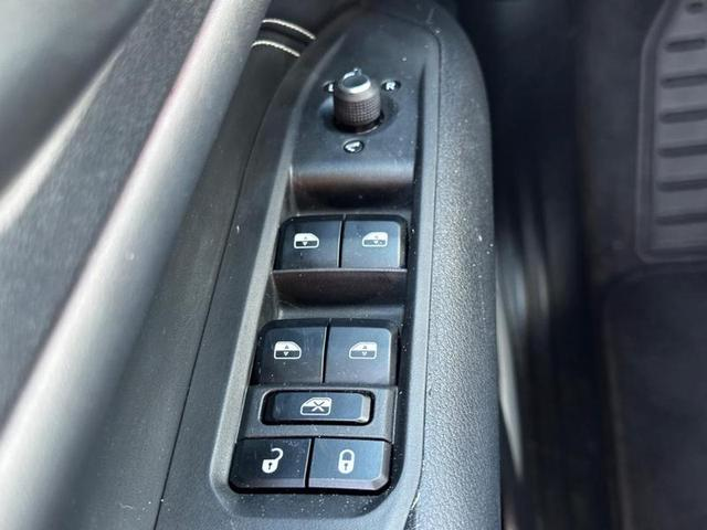 Foto do veículo JEEP COMPASS  LONG TF 2023 10.750 KM 150.900,00
