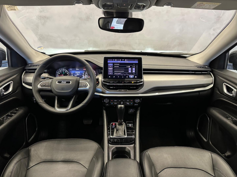 Foto do veículo JEEP COMPASS  LONG TF 2022 81.220 KM 119.900,00