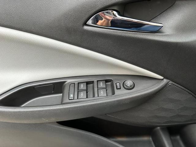 Foto do veículo CHEVROLET ONIX  HATCH PREM. 1.0 12V TB FLEX 5P AUT. 2020 25.322 KM 84.900,00