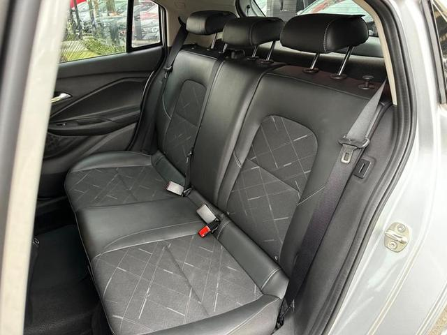 Foto do veículo CHEVROLET ONIX  HATCH PREM. 1.0 12V TB FLEX 5P AUT. 2020 25.322 KM 84.900,00