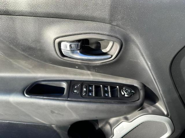 Foto do veículo JEEP RENEGADE  LONGITUDE AT 2021 30.104 KM 93.900,00