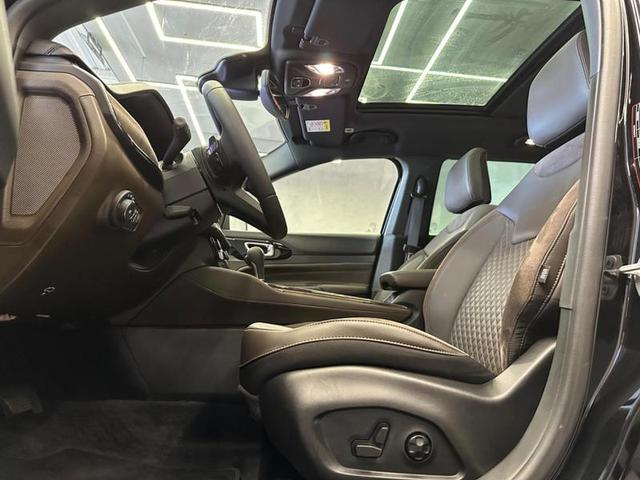 Foto do veículo JEEP COMMANDER  OVERLAND TD380 4X4 TURBO DIESEL 2023 13.426 KM 225.900,00