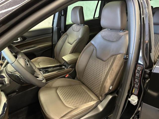 Foto do veículo JEEP COMMANDER  OVERLAND TD380 4X4 TURBO DIESEL 2023 13.426 KM 225.900,00