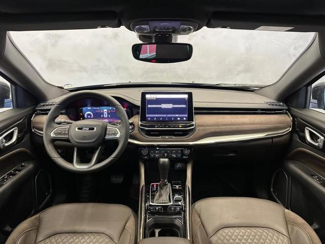 Foto do veículo JEEP COMMANDER  OVERLAND TD380 4X4 TURBO DIESEL 2023 13.426 KM 225.900,00