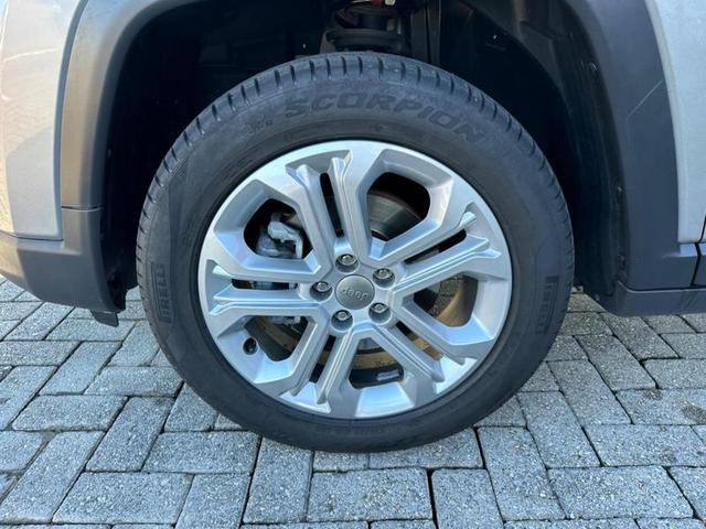 Foto do veículo JEEP COMPASS  LONG TF 2022 24.921 KM 135.900,00