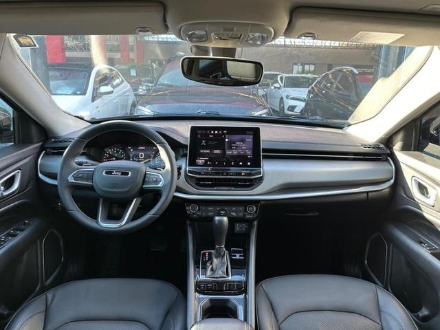 Foto do veículo JEEP COMPASS  LONG TF 2022 24.921 KM 135.900,00
