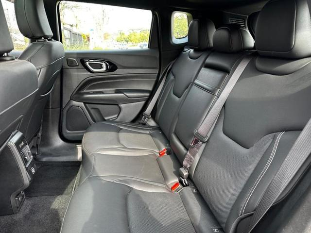 Foto do veículo JEEP COMPASS  SERIE S TF 2023 13.275 KM 186.900,00