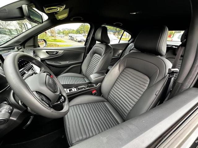 Foto do veículo FIAT FASTBACK  ABARTH T270 AT FLEX 2023 5.930 KM 130.900,00