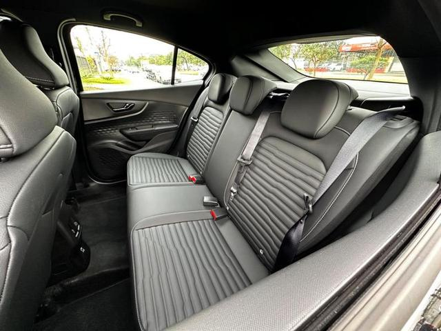 Foto do veículo FIAT FASTBACK  ABARTH T270 AT FLEX 2023 5.930 KM 130.900,00