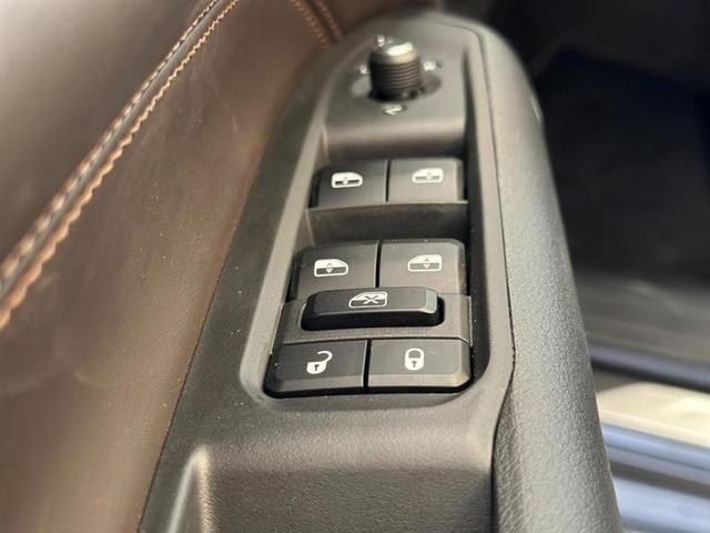 Foto do veículo JEEP COMMANDER  OVERLAND TD380 4X4 TURBO DIESEL 2023 12.839 KM 238.900,00