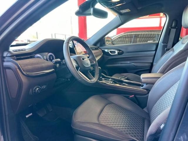 Foto do veículo JEEP COMMANDER  OVERLAND TD380 4X4 TURBO DIESEL 2023 12.839 KM 238.900,00