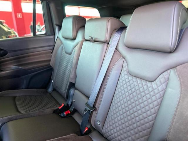 Foto do veículo JEEP COMMANDER  OVERLAND TD380 4X4 TURBO DIESEL 2023 12.839 KM 238.900,00