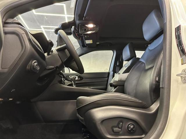 Foto do veículo JEEP COMPASS  SERIE S TF 2023 17.578 KM 177.900,00